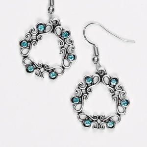 paparazzi Jewelry - Whimsy Wreaths - Blue earrings paparazzi Jewelry - Whimsy Wreaths - Blue earrings